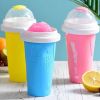 Summer Squeeze Homemade Juice Water Bottle Quick-Frozen Smoothie Sand Cup Pinch Fast Cooling Magic Ice Cream Slushy Maker Beker - Large green